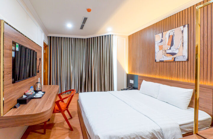 DELUXE DOUBLE ROOM WITH BALCONY – MAYA HOTEL 3